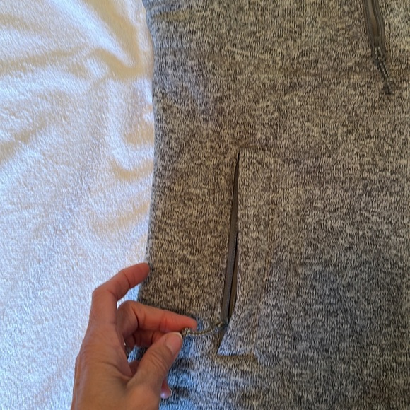 NWT JOHNNIE-O brand UNC full zip sweater zip VEST. Adult  SMALL. Gray Heather. - Picture 10 of 16